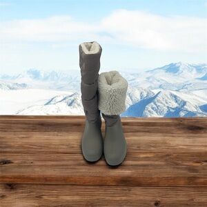 Gray Winter Boots with Faux Fur Lining